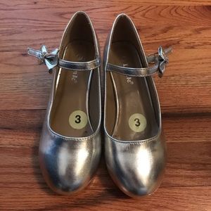 Girl’s Kitten Heel Dress Shoes